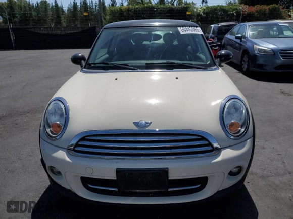 2012 MINI Hardtop z VIN WMWSU3C5XCT185907, wystawiony jako Copart lot #60842065 z przebiegiem 81 221 mil mil oraz Szkoda całkowita • Salvage title. Historia ofert i sprzedaży dostępna na DreamBid. Obrazek 5.