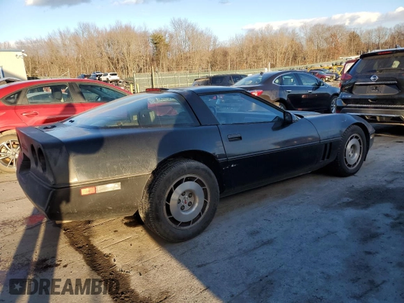 1986 Chevrolet Corvette z VIN 1G1YY0786G5105915, wystawiony jako Copart lot #88309815 z przebiegiem 87 655 mil mil oraz Czysty tytuł • Clean title. Historia ofert i sprzedaży dostępna na DreamBid. Obrazek 3.