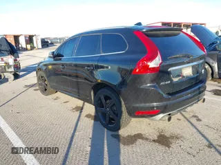 2014 Volvo XC60 R-Design Premier Plus z VIN YV4902DZ4E2537605, wystawiony jako IAAI lot #41126501 z przebiegiem 119 644 mil mil oraz . Historia ofert i sprzedaży dostępna na DreamBid. Obrazek 3.