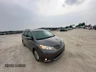 2013 Toyota Sienna XLE z VIN 5TDDK3DC1DS062365, wystawiony jako Copart lot #61709045 z przebiegiem 252 932 mil mil oraz Czysty tytuł • Clean title. Historia ofert i sprzedaży dostępna na DreamBid. Obrazek 1.