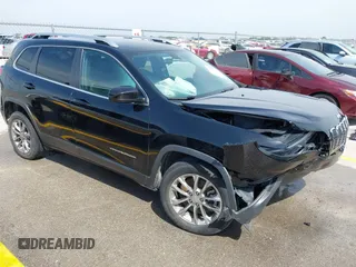 2019 Jeep Cherokee Latitude Plus z VIN 1C4PJLLB1KD154206, wystawiony jako IAAI lot #42253315 z przebiegiem 103 384 mil mil oraz . Historia ofert i sprzedaży dostępna na DreamBid. Obrazek 1.