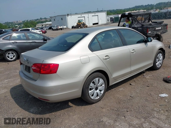 2012 Volkswagen Jetta SE z VIN 3VWDP7AJ6CM127542, wystawiony jako IAAI lot #42405701 z przebiegiem 137 240 mil mil oraz . Historia ofert i sprzedaży dostępna na DreamBid. Obrazek 4.