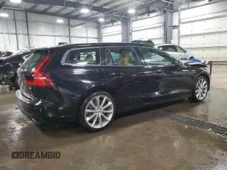 2020 Volvo V60 Momentum z VIN YV1102EK2L2361873, wystawiony jako Copart lot #47556795 z przebiegiem 55 975 mil mil oraz Szkoda całkowita • Salvage title. Historia ofert i sprzedaży dostępna na DreamBid. Obrazek 3.