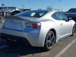 2013 Scion FR-S z VIN JF1ZNAA11D1716322, wystawiony jako IAAI lot #41321811 z przebiegiem 108 272 mil mil oraz . Historia ofert i sprzedaży dostępna na DreamBid. Obrazek 4.