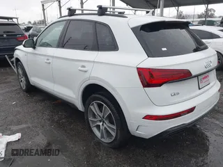 2025 Audi Q5 S line Premium with VIN WA1GAAFY2S2029189, listed as a IAAI auction lot 41576981 with 1,595 mi miles. Bid and sale history available at carsss.com. Image 3.