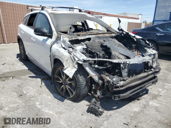 2015 Volvo V60 T5 z VIN YV4612HK7F1001283, wystawiony jako Copart lot #54272035 z przebiegiem Nie podano mil oraz Szkoda całkowita • Salvage title. Historia ofert i sprzedaży dostępna na DreamBid. Obrazek 4.