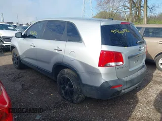 2013 Kia Sorento LX with VIN 5XYKTCA61DG405806, listed as a IAAI auction lot 41966976 with 129,942 mi miles and . Bid and sale history available at DreamBid. Image 3.