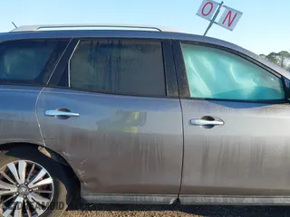 2017 Nissan Pathfinder SV with VIN 5N1DR2MN3HC660984, listed as a IAAI auction lot 41663918 with 118,793 mi miles. Bid and sale history available at carsss.com. Image 13.
