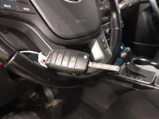 2014 Kia Sorento LX z VIN 5XYKTCA63EG524362, wystawiony jako IAAI lot #42264712 z przebiegiem 99 450 mil mil oraz . Historia ofert i sprzedaży dostępna na DreamBid. Obrazek 11.