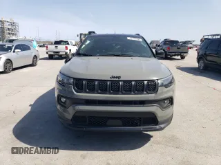 2023 Jeep Compass Altitude z VIN 3C4NJDBN2PT556911, wystawiony jako Copart lot #47703495 z przebiegiem 36 092 mil mil oraz Szkoda całkowita • Salvage title. Historia ofert i sprzedaży dostępna na DreamBid. Obrazek 5.