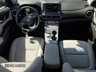 2023 Hyundai Kona SE z VIN KM8K23AG4PU179013, wystawiony jako Copart lot #56318705 z przebiegiem 48 782 mil mil oraz Szkoda całkowita • Salvage title. Historia ofert i sprzedaży dostępna na DreamBid. Obrazek 8.