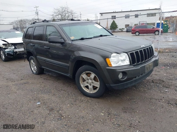 2005 Jeep Grand Cherokee Laredo with VIN 1J4GR48K35C702010, listed as a IAAI auction lot 41043017 with 150,565 mi miles. Bid and sale history available at carsss.com. Image 1.