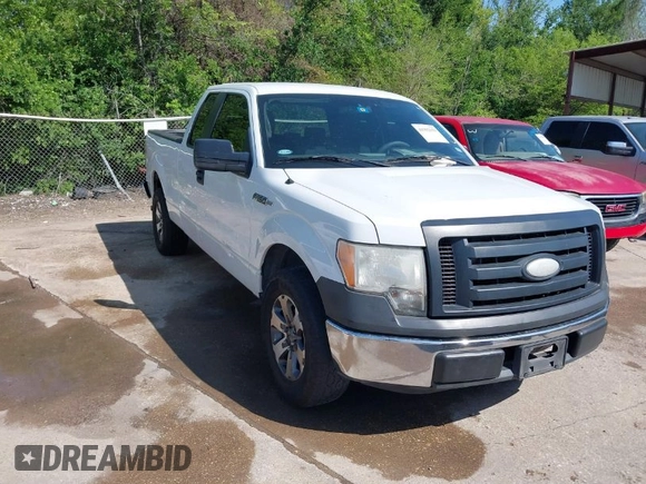 2009 Ford F-150 STX with VIN 1FTRX12W89KC52056, listed as a IAAI auction lot 41982659 with 318,539 mi miles. Bid and sale history available at carsss.com. Image 1.
