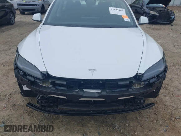 2024 Tesla Model 3 z VIN 5YJ3E1EA5RF732502, wystawiony jako IAAI lot #41871400 z przebiegiem 15 715 mil mil oraz . Historia ofert i sprzedaży dostępna na DreamBid. Obrazek 6.