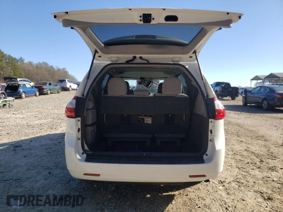 2019 Toyota Sienna LE Auto Access Seat with VIN 5TDKZ3DC8KS017441, listed as a Copart auction lot 46827085 with 61,948 mi miles and Salvage Title. Bid and sale history available at DreamBid. Image 6.