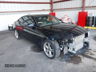 2015 BMW 4 Series 435i xDrive z VIN WBA3R5C54FK371292, wystawiony jako IAAI lot #41802908 z przebiegiem 105 737 mil mil oraz . Historia ofert i sprzedaży dostępna na DreamBid. Obrazek 1.