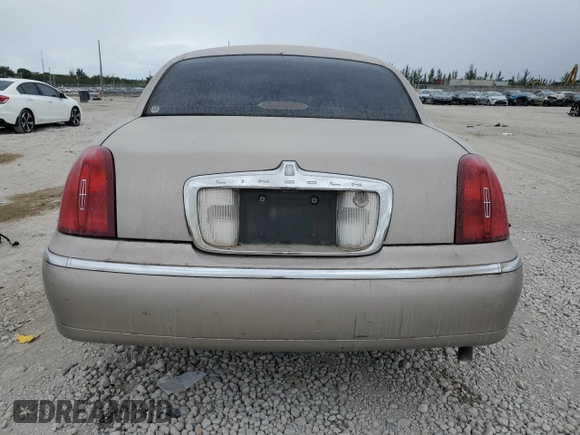2000 Lincoln Town Car Signature с VIN 1LNHM82W1YY903645, выставлен на аукционе Copart как лот 55663175 с пробегом Не указан миль и Списание • Salvage title. История ставок и продаж доступна на DreamBid. Изображение 6.