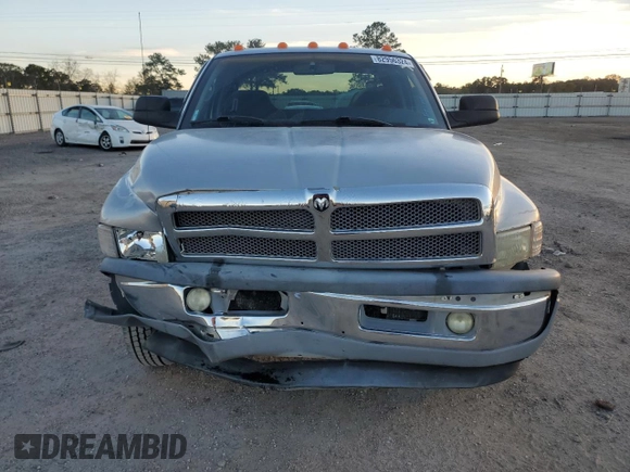 1999 Dodge 3500 z VIN 1B7MC3361XJ646338, wystawiony jako Copart lot #82956324 z przebiegiem 180 651 mil mil oraz Szkoda całkowita • Salvage title. Historia ofert i sprzedaży dostępna na DreamBid. Obrazek 5.