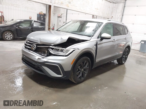 2024 Volkswagen Tiguan SE with VIN 3VV2B7AXXRM098733, listed as a IAAI auction lot 42544697 with 26,034 mi miles and . Bid and sale history available at DreamBid. Image 17.
