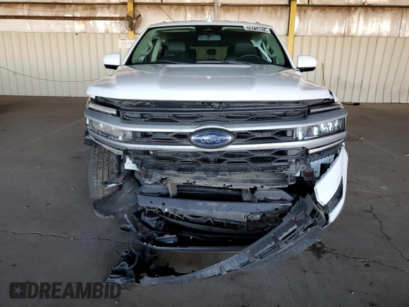 2022 Ford Expedition Max XLT z VIN 1FMJK1JT2NEA26909, wystawiony jako Copart lot #79714974 z przebiegiem 34 048 mil mil oraz Czysty tytuł • Clean title. Historia ofert i sprzedaży dostępna na DreamBid. Obrazek 5.