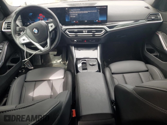 2024 BMW 3 Series 330i xDrive z VIN 3MW89FF00R8E63730, wystawiony jako Copart lot #55618555 z przebiegiem Nie podano mil oraz Czysty tytuł • Clean title. Historia ofert i sprzedaży dostępna na DreamBid. Obrazek 8.