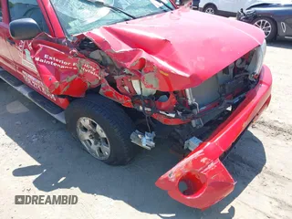 2005 Toyota Tacoma PreRunner z VIN 5TEJU62NX5Z106483, wystawiony jako IAAI lot #42343870 z przebiegiem 208 575 mil mil oraz . Historia ofert i sprzedaży dostępna na DreamBid. Obrazek 6.