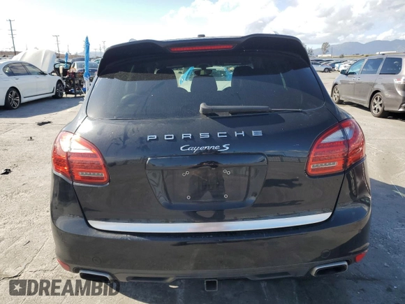 2012 Porsche Cayenne S z VIN WP1AB2A24CLA49620, wystawiony jako Copart lot #51384715 z przebiegiem Nie podano mil oraz Szkoda całkowita • Salvage title. Historia ofert i sprzedaży dostępna na DreamBid. Obrazek 6.