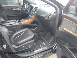2017 Lincoln MKX Reserve z VIN 2LMPJ8LR7HBL31673, wystawiony jako IAAI lot #42202188 z przebiegiem 80 646 mil mil oraz . Historia ofert i sprzedaży dostępna na DreamBid. Obrazek 5.