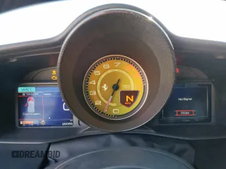 2018 Ferrari 488 z VIN ZFF79ALA5J0232045, wystawiony jako Copart lot #69417283 z przebiegiem 26 053 mil mil oraz . Historia ofert i sprzedaży dostępna na DreamBid. Obrazek 9.