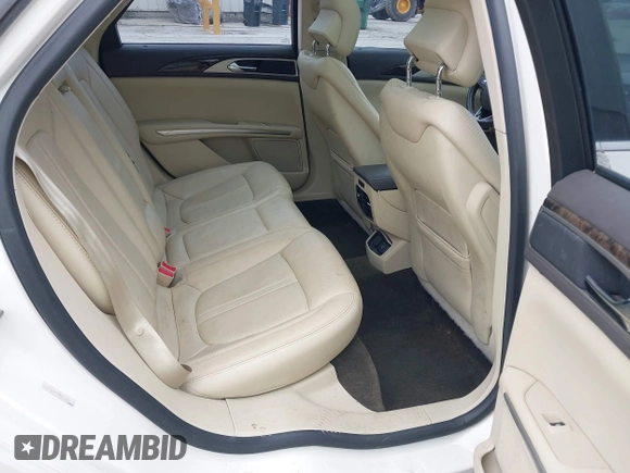 2013 Lincoln MKZ z VIN 3LN6L2GK9DR811737, wystawiony jako IAAI lot #42011896 z przebiegiem 100 669 mil mil oraz . Historia ofert i sprzedaży dostępna na DreamBid. Obrazek 8.