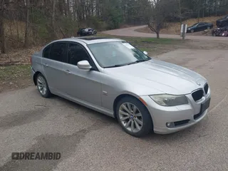 2011 BMW 3 Series 328i xDrive z VIN WBAPK5G53BNN28397, wystawiony jako IAAI lot #42095389 z przebiegiem 112 275 mil mil oraz . Historia ofert i sprzedaży dostępna na DreamBid. Obrazek 1.