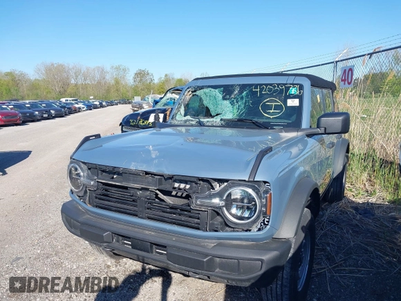 2023 Ford Bronco z VIN 1FMDE5BH5PLB17435, wystawiony jako IAAI lot #42039736 z przebiegiem 36 188 mil mil oraz . Historia ofert i sprzedaży dostępna na DreamBid. Obrazek 2.