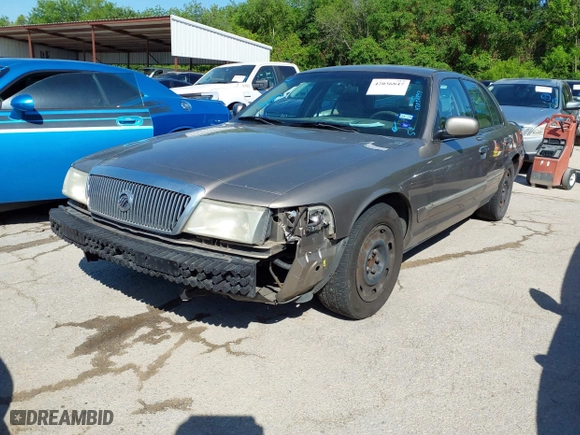 2003 Mercury Grand Marquis GS Convenience with VIN 2MEFM74W43X662724, listed as a IAAI auction lot 42036847 with 234,008 mi miles. Bid and sale history available at carsss.com. Image 2.