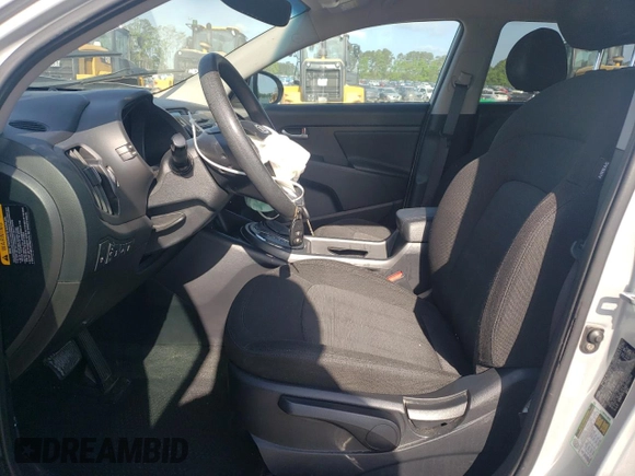 2011 Kia Sportage LX z VIN KNDPBCA2XB7102202, wystawiony jako Copart lot #55606785 z przebiegiem 84 311 mil mil oraz Szkoda całkowita • Salvage title. Historia ofert i sprzedaży dostępna na DreamBid. Obrazek 7.