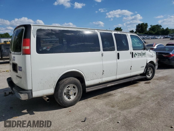 2003 Chevrolet Express Passenger with VIN 1GAHG39UX31231081, listed as a Copart auction lot 62132445 with 207,650 mi miles and Salvage title. Bid and sale history available at DreamBid. Image 3.