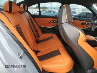 2022 BMW M3 Competition xDrive z VIN WBS43AY05NFM00913, wystawiony jako Copart lot #43442383 z przebiegiem 13 895 mil mil oraz . Historia ofert i sprzedaży dostępna na DreamBid. Obrazek 10.