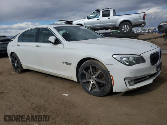 2013 BMW 7 Series 750Li xDrive z VIN WBAYF8C53DD140692, wystawiony jako Copart lot #79561764 z przebiegiem 163 552 mil mil oraz Nie do naprawy • Non repairable. Historia ofert i sprzedaży dostępna na DreamBid. Obrazek 4.