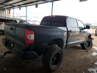 2017 Toyota Tundra Platinum z VIN 5TFAY5F10HX613975, wystawiony jako Copart lot #49817215 z przebiegiem 129 735 mil mil oraz Szkoda całkowita • Salvage title. Historia ofert i sprzedaży dostępna na DreamBid. Obrazek 3.