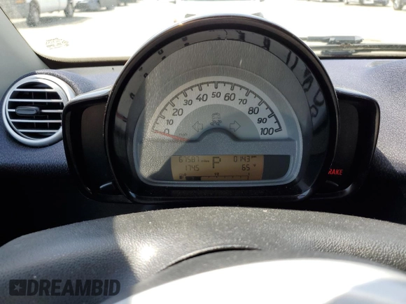 2012 Smart fortwo Pure z VIN WMEEJ3BA9CK561933, wystawiony jako Copart lot #53356835 z przebiegiem 67 587 mil mil oraz Nie do naprawy • Non repairable. Historia ofert i sprzedaży dostępna na DreamBid. Obrazek 9.