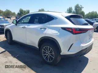 2025 Lexus NX 250 Premium z VIN JTJGDCAZ6S5024713, wystawiony jako IAAI lot #42020261 z przebiegiem 5833 mil mil oraz . Historia ofert i sprzedaży dostępna na DreamBid. Obrazek 3.