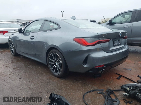 2021 BMW 4 Series 430i xDrive z VIN WBA73AP06MCG99754, wystawiony jako IAAI lot #41952324 z przebiegiem 31 031 mil mil oraz . Historia ofert i sprzedaży dostępna na DreamBid. Obrazek 3.