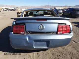 2007 Ford Mustang Deluxe z VIN 1ZVFT80N475227021, wystawiony jako Copart lot #48391145 z przebiegiem 182 895 mil mil oraz Szkoda całkowita • Salvage title. Historia ofert i sprzedaży dostępna na DreamBid. Obrazek 6.