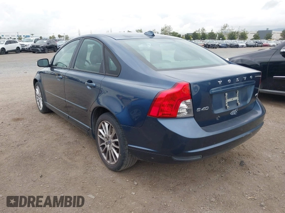 2009 Volvo S40 2.4L с VIN YV1MS382292445158, выставлен на аукционе IAAI как лот 42032933 с пробегом 129 025 миль миль и . История ставок и продаж доступна на DreamBid. Изображение 3.