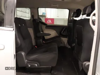 2011 Chrysler Town & Country Touring z VIN 2A4RR5DGXBR723116, wystawiony jako IAAI lot #42156888 z przebiegiem 177 591 mil mil oraz . Historia ofert i sprzedaży dostępna na DreamBid. Obrazek 8.