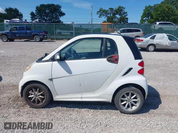 2015 Smart fortwo Passion z VIN WMEEJ3BA4FK791268, wystawiony jako IAAI lot #42496547 z przebiegiem 257 540 mil mil oraz . Historia ofert i sprzedaży dostępna na DreamBid. Obrazek 13.