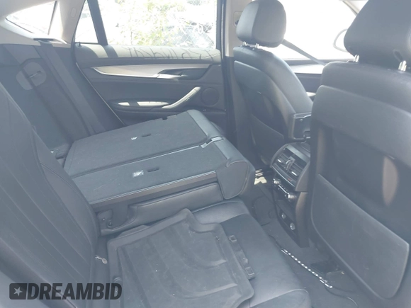 2016 BMW X6 xDrive35i z VIN 5UXKU2C5XG0N83220, wystawiony jako IAAI lot #39197569 z przebiegiem Nie podano mil oraz . Historia ofert i sprzedaży dostępna na DreamBid. Obrazek 8.