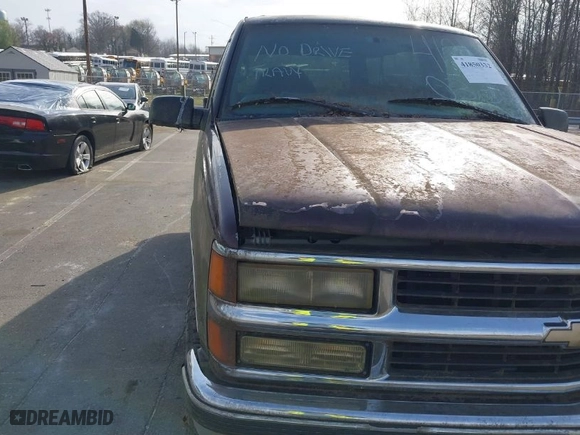 1997 Chevrolet Tahoe with VIN 3GNEK18R2VG102838, listed as a IAAI auction lot 41850332 with 206,365 mi miles. Bid and sale history available at carsss.com. Image 6.