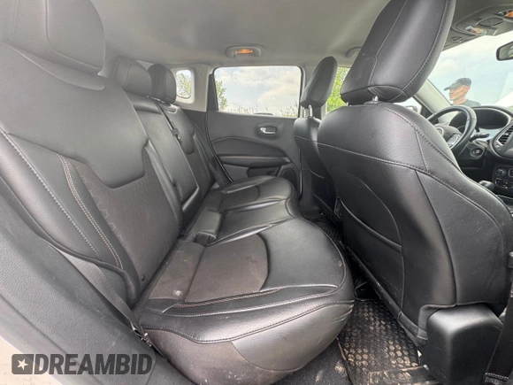 2021 Jeep Compass Latitude z VIN 3C4NJDBB4MT588325, wystawiony jako Copart lot #62374985 z przebiegiem 88 137 mil mil oraz Czysty tytuł • Clean title. Historia ofert i sprzedaży dostępna na DreamBid. Obrazek 6.