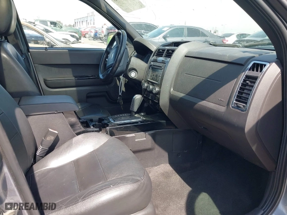 2008 Ford Escape Limited with VIN 1FMCU04188KE20184, listed as a IAAI auction lot 41809075 with 158,116 mi miles. Bid and sale history available at carsss.com. Image 5.