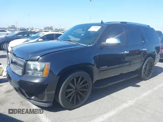 2013 Chevrolet Tahoe LT z VIN 1GNSCBE03DR174545, wystawiony jako IAAI lot #42510886 z przebiegiem 184 627 mil mil oraz . Historia ofert i sprzedaży dostępna na DreamBid. Obrazek 2.